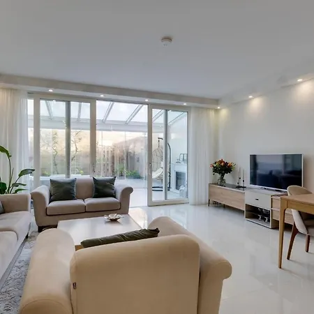 Modern, Beautiful And Cozy דירה *